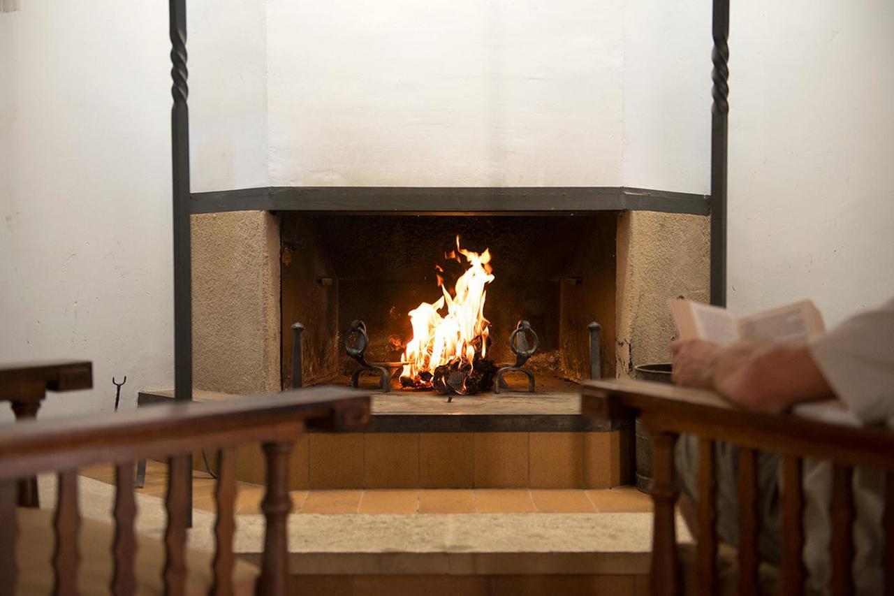 Crux Albergue Adahuesca Kültér fotó
