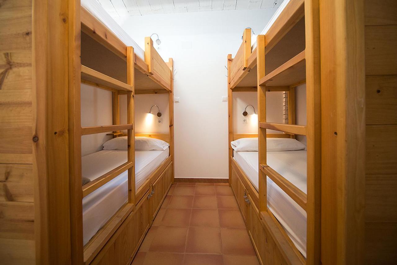 Crux Albergue Adahuesca Kültér fotó